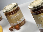 Nüsse mit honig - Haselnüsse mit honig - Trio in honig - Pfirsiche mit amaretti italienische mandelgebäcke und kakao